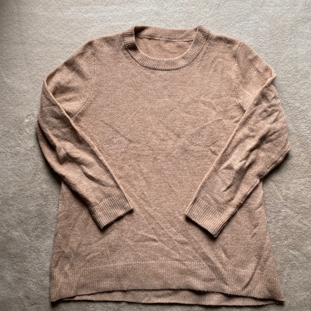 Gap camel crew neck sweater size large